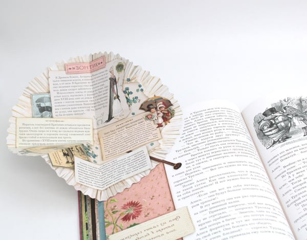 Дополнительное изображение книги «Алиса в Зазеркалье (+ кортон. игра, конверт, закладка с зеркальцем )»