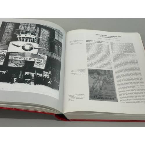Дополнительное изображение книги «Berlin‑Moskau 1900‑1950: Bildende Kunst, Photographie, Architektur, Theater, Literatur, Musik und Film: Zur Ausstellung im Martin‑Gropius‑Bau, Berlin, und im Puschkin‑Museum, Moskau»