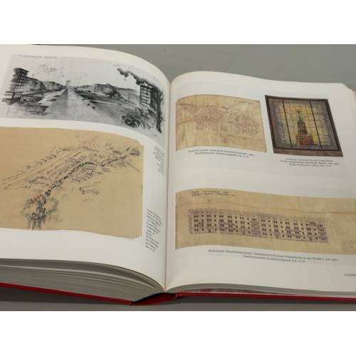 Дополнительное изображение книги «Berlin‑Moskau 1900‑1950: Bildende Kunst, Photographie, Architektur, Theater, Literatur, Musik und Film: Zur Ausstellung im Martin‑Gropius‑Bau, Berlin, und im Puschkin‑Museum, Moskau»