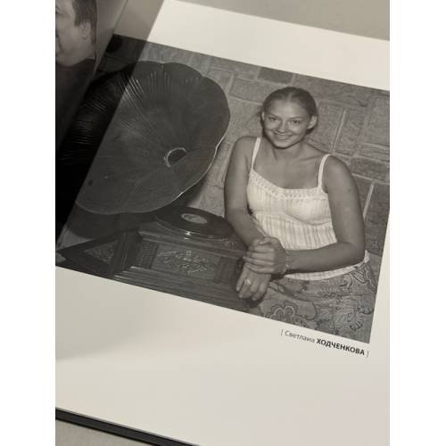 Дополнительное изображение книги «За кадром. Фотоальбом»