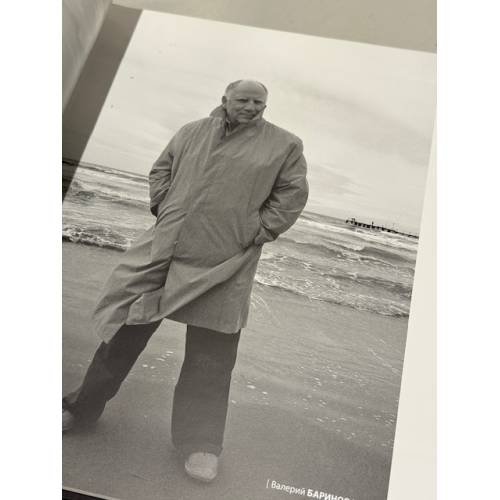 Дополнительное изображение книги «За кадром. Фотоальбом»