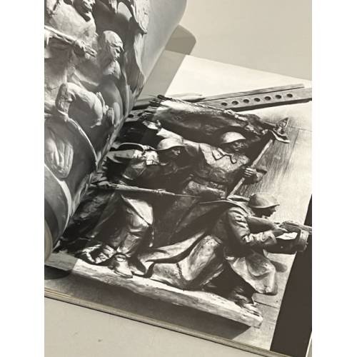 Дополнительное изображение книги «. Альбом»