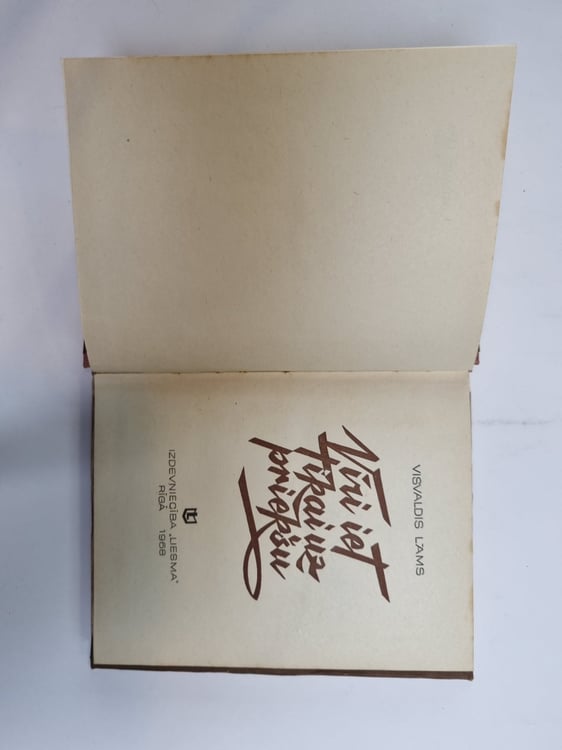 Дополнительное изображение книги «Viri iet tikai uz priekšu»